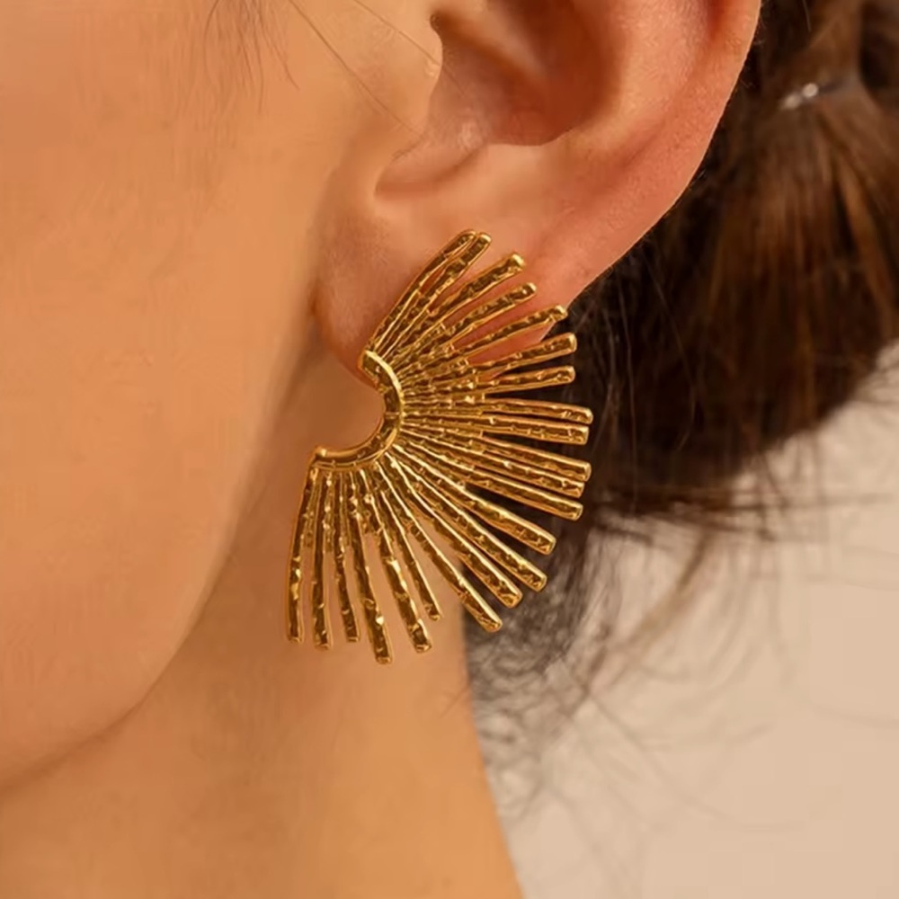 Gold Vintage Fan Leaf Earrings – Bold Statement Studs